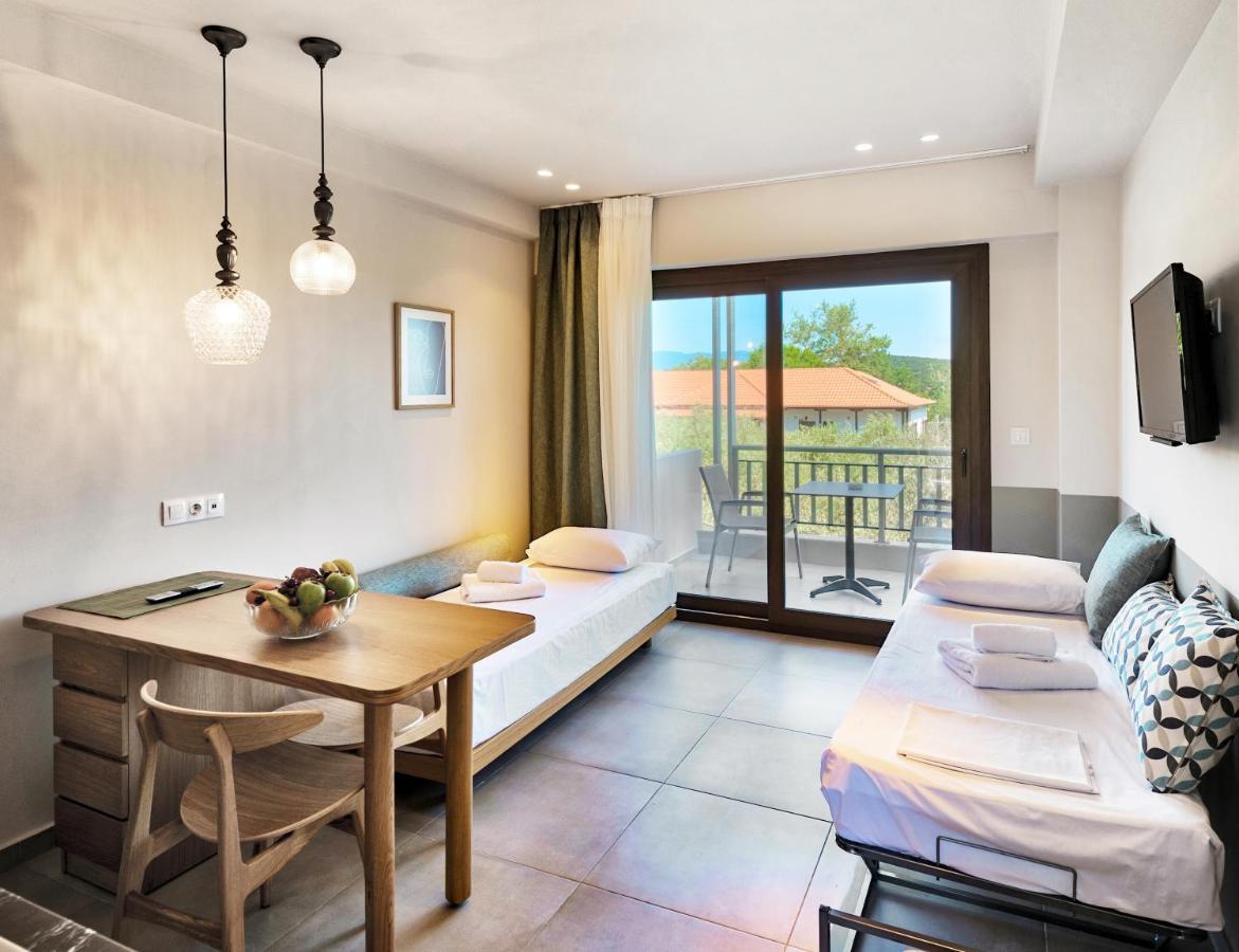 Dionysus Apartments & Suites 이에리소스 외부 사진