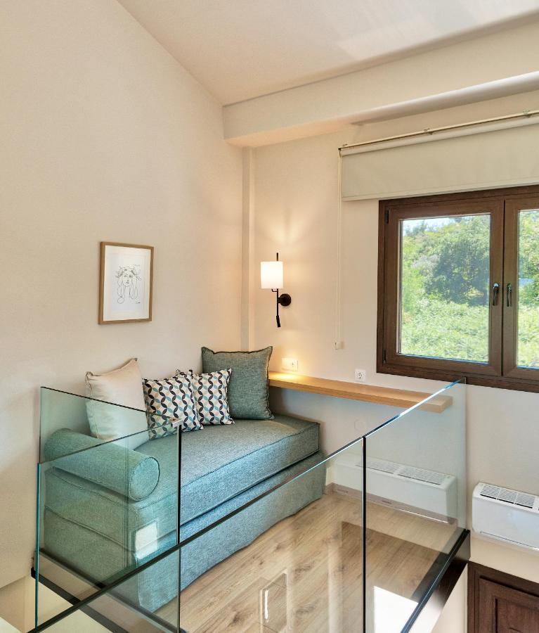 Dionysus Apartments & Suites 이에리소스 외부 사진