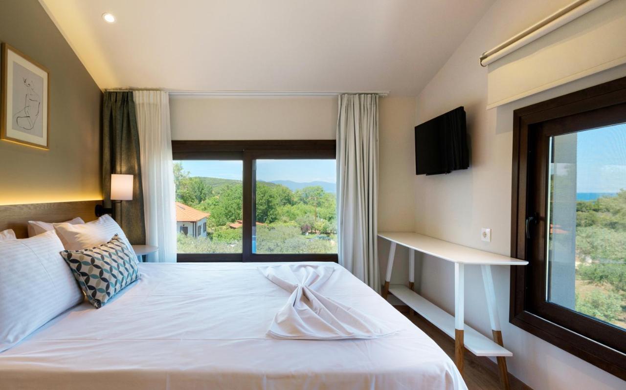 Dionysus Apartments & Suites 이에리소스 외부 사진