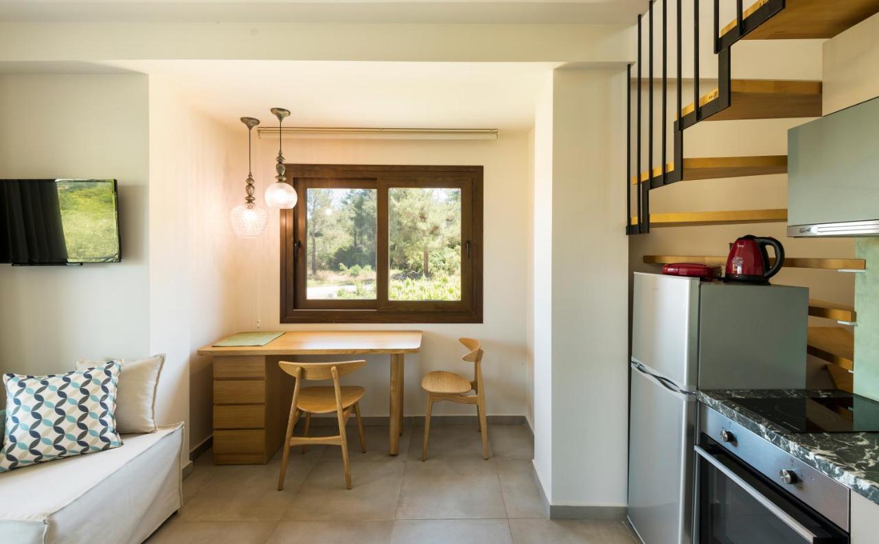 Dionysus Apartments & Suites 이에리소스 외부 사진