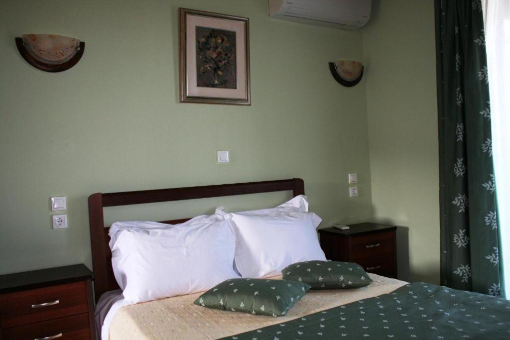 Dionysus Apartments & Suites 이에리소스 외부 사진