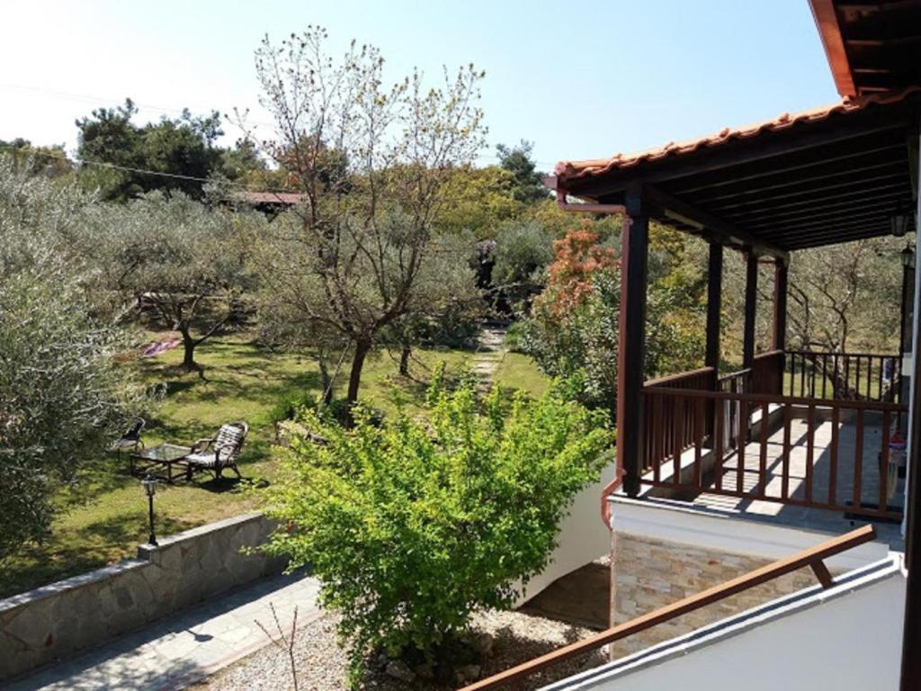 Dionysus Apartments & Suites 이에리소스 외부 사진